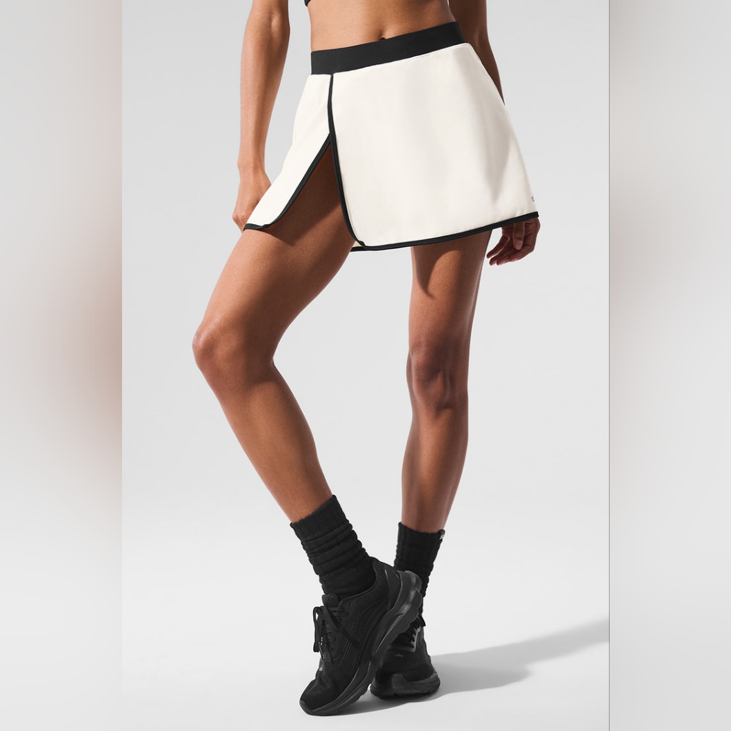 Alo Yoga Cream Mini Skort With Black Trim
